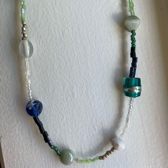Beautiful beaded necklace  - Picture 3 of 7